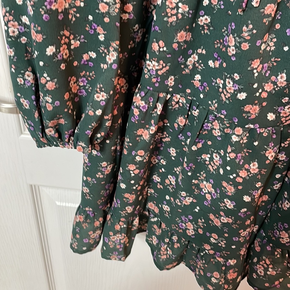 Dress - Picture 3 of 4